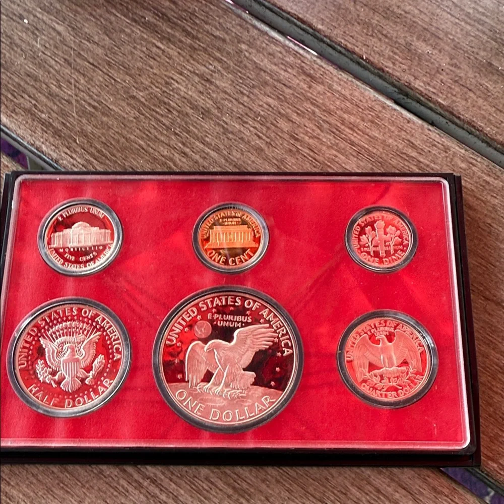 United States Proof Set - Red Display Case - Picture 2 of 5